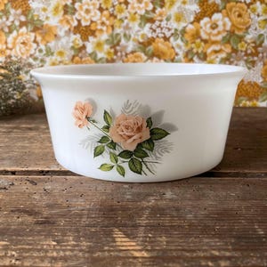 Grand Saladier Arcopal Arabesque Rose – Vintage, Bord Dentelé – 23 Cm De Diamètre