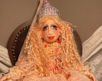 Handgefertigte Prinzessin Peach Künstlerpuppe: Perlenbesetzte Sammler-Stoffpuppe