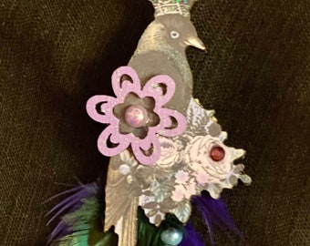 Handgefertigte Starbrosche: Bee-Jeweled Krone, Perlenquaste