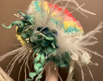 Gehäkelte Puppe Fedora Hat: Aqua Blumen Gartenparty-Mode