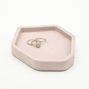 Bandeja pequeña Catchall - Bandeja de hormigón - Bandeja asimétrica - Bandeja de joyería - Decoración moderna - Minimalista - Cemento - Bandeja geométrica - Baño - Oficina
