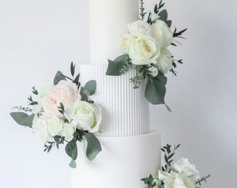 Séparateur de gâteau avec roseaux - intercalaire blanc pour gâteau de mariage - faux étage de gâteau - socle à gâteau côtelé noir - contremarche pour gâteau de célébration - anches à gâteau