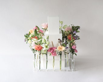 The Square Floral Crown - Flower stand - Floral arrangements - Fresh flowers - Floral wedding cake -