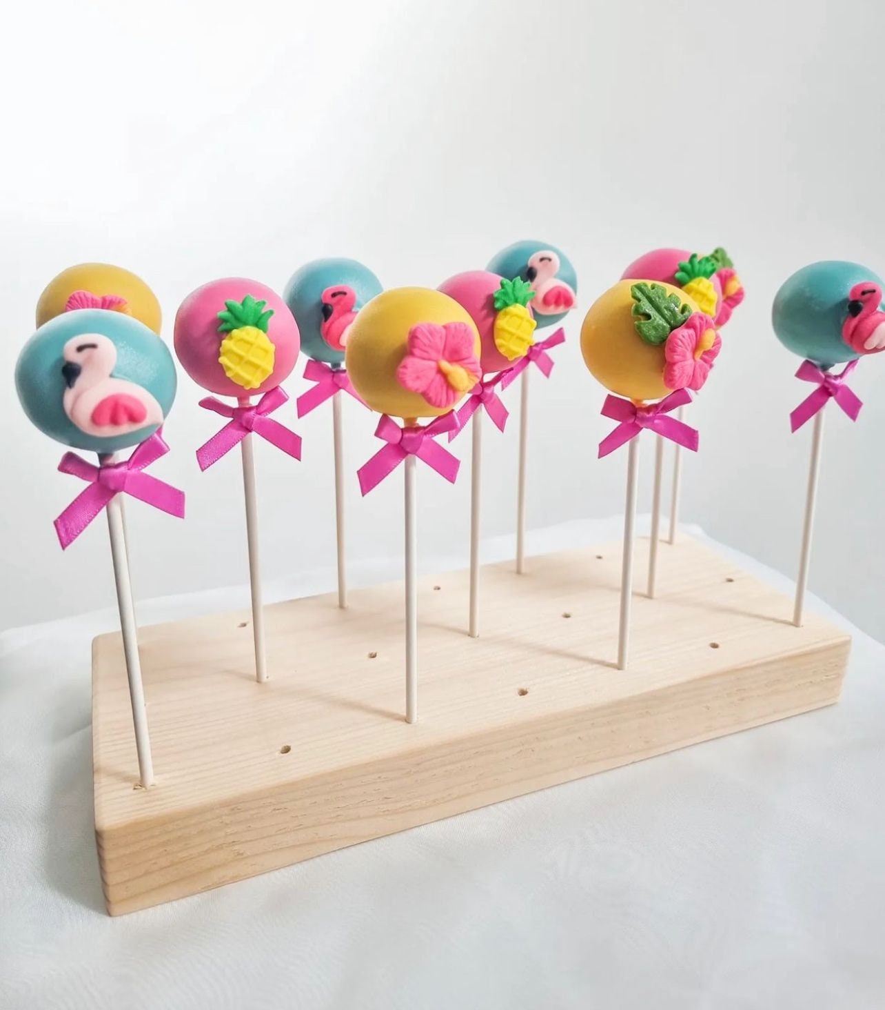 Cake Pop Kit, Including 100 Cake Pop Sticks and Wrappers, 100 Twist Ties, 1 Cake Pop Scooper and Decorating Pen, Cake Pops Making Tools for Lollipop