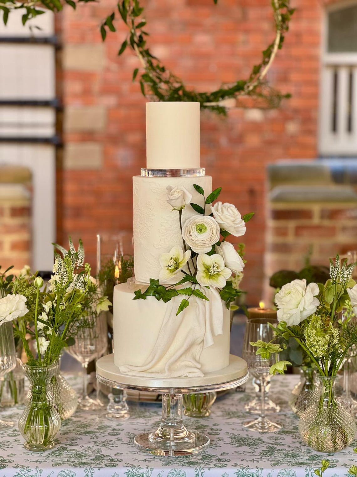 Luxury Clear Acrylic Cake Stand – Ultra Polished Pedestal Riser for ...