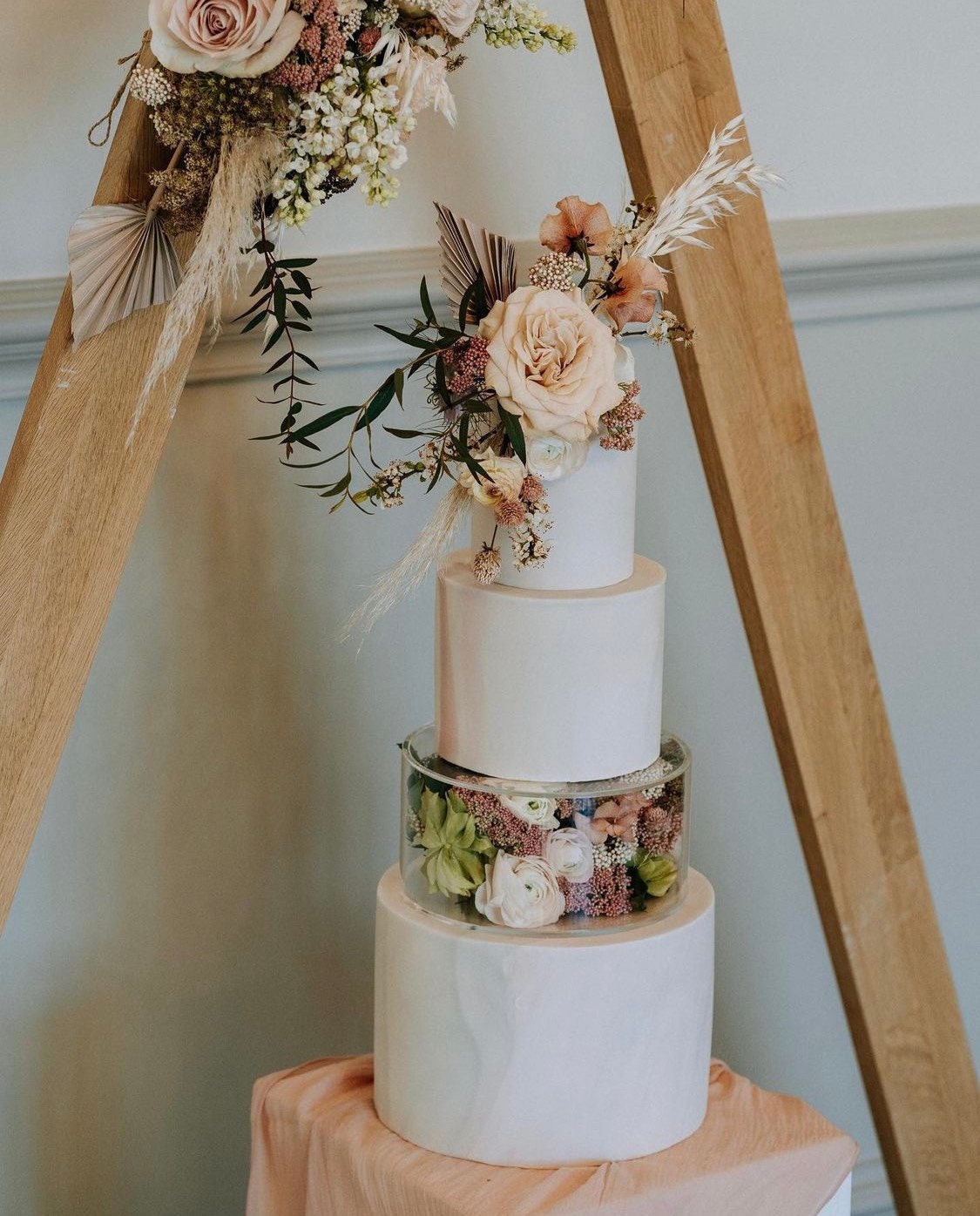 Glass tiered cake stand 2025