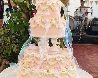 Sitting Cherub Cake Separator