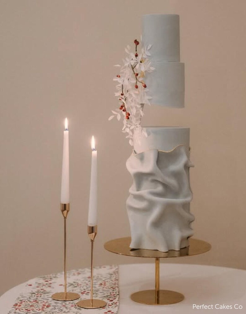 Luxury Gold Stiletto Cake Stand – Polished Metallic Round Display for ...