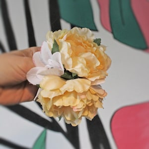 Cute Rockabilly Vintage Tiki Hawaii Hair Flower Clip Beige