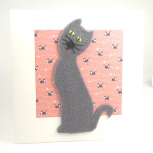 Gato gris en fieltro, tarjeta hecha a mano, interior en blanco, Halloween, regalo, tarjeta universal, tarjeta de temporada, gato de fieltro hecho a mano