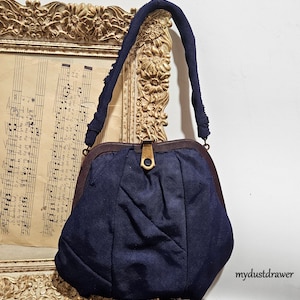 ¡Monedero azul marino vintage de la década de 1940 con monedero original!  ¡Ha sido amado!