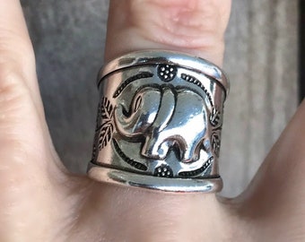Lovely Lucky Ring Small Elephant Ring Wedding Ring Silver Gold  Jewelry Size 7-9
