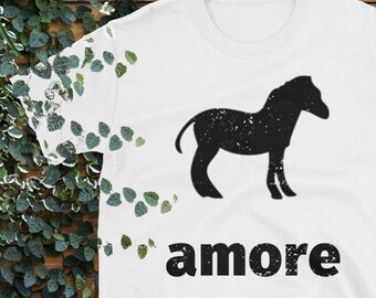 Semental de caballo o amante del potro camisa unisex vintage angustiada, palabra y gráfico de amor italiano Amore, ropa de camiseta de regalo