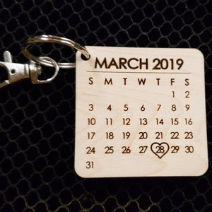 Calendar Keychain, Anniversary Keychain, Anniversary Gift, Wedding Keychain, Gift for Her, wedding gift, Gift for Him, Personalized Keychain