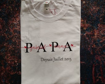 T-shirt papa maman personnalisé avec le prénom des enfants cadeau idéal pour la fête des pères ou des mères