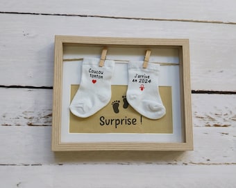 Personalisierter Schwangerschaftsankündigungsrahmen mit Babysocken