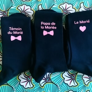 chaussettes personnalisées noires ou en couleur, aux couleurs et à la date de votre mariage image 1