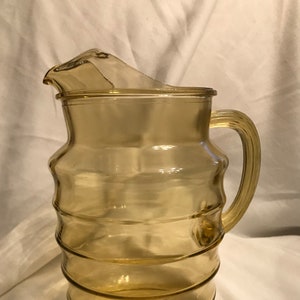 Kitchenware large ribbed yellow glass pitcher with ice lip