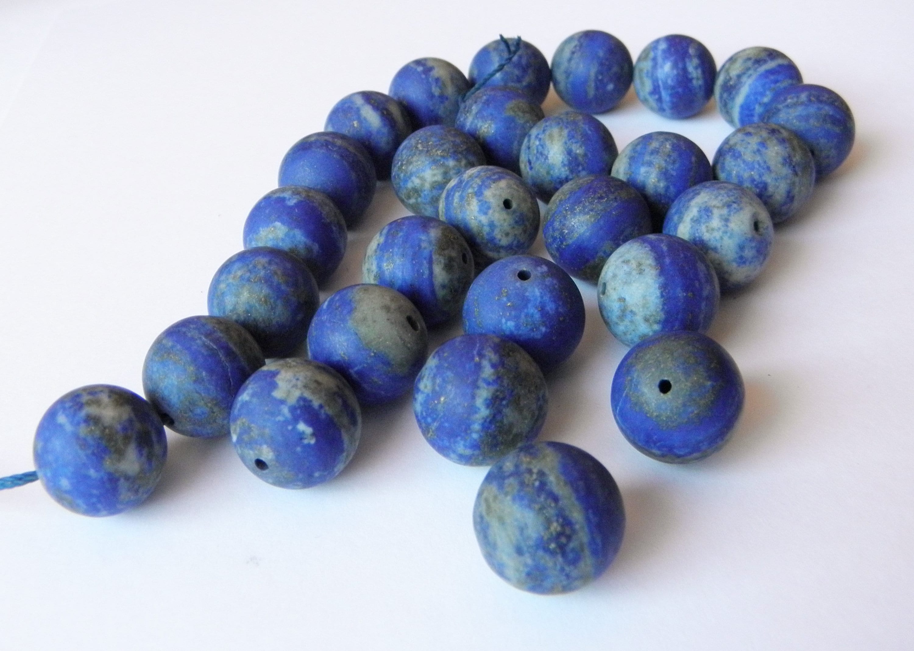 Kette aus natürlich blauem afghanischem Lapislazuli Kugeln 15 bis