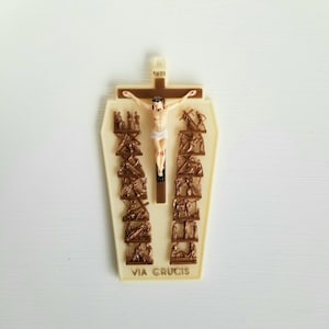 Vintage Via Crucis Crucifix Stations of the Cross Plastic Wall Hanging Jesus Christ, Way of Sorrows, Made in Italy
