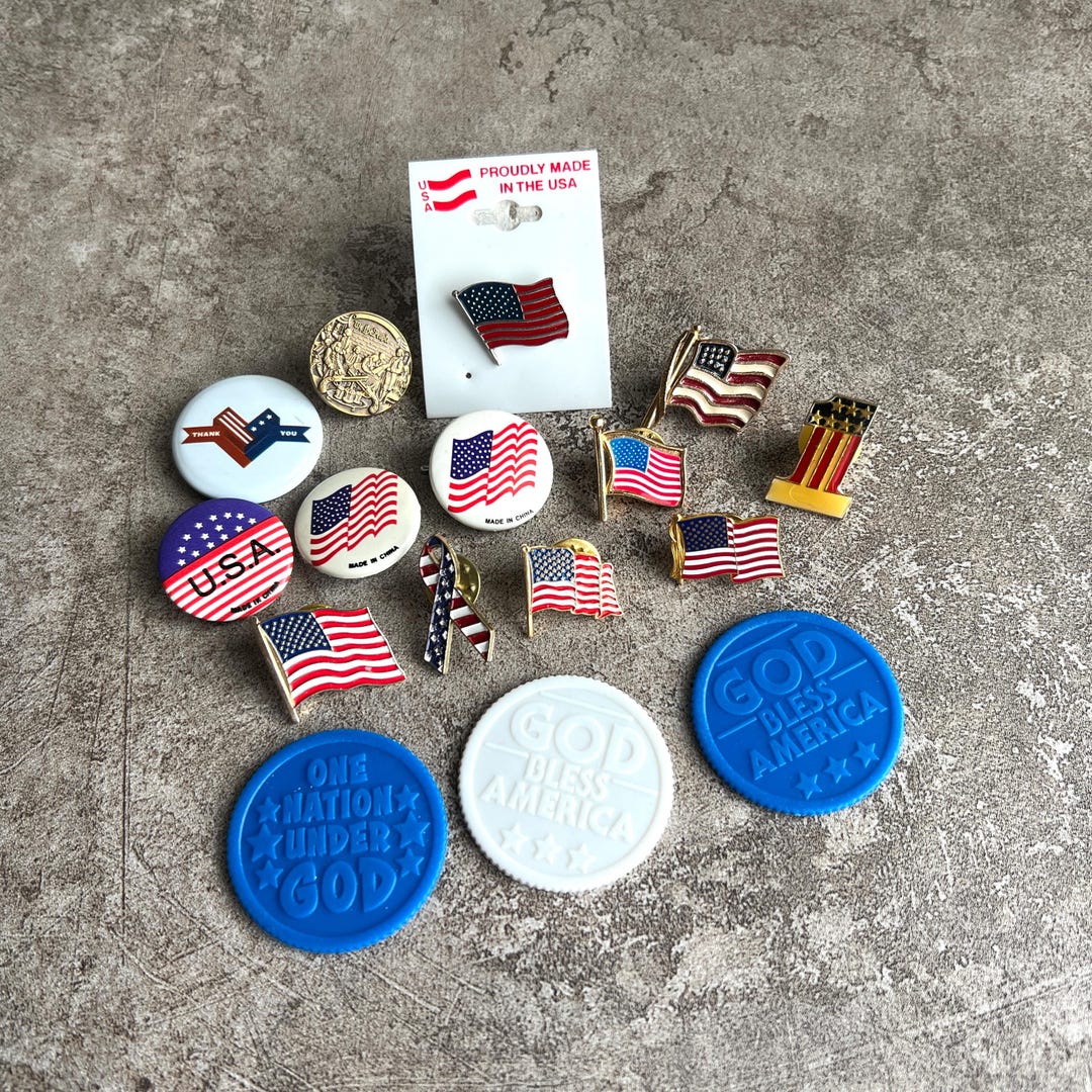 Vintage Flag Pins Lot With Plastic America Trinket Coins, 16 Pieces ...