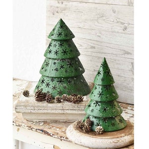 Green Metal Candlelight Holiday Tree