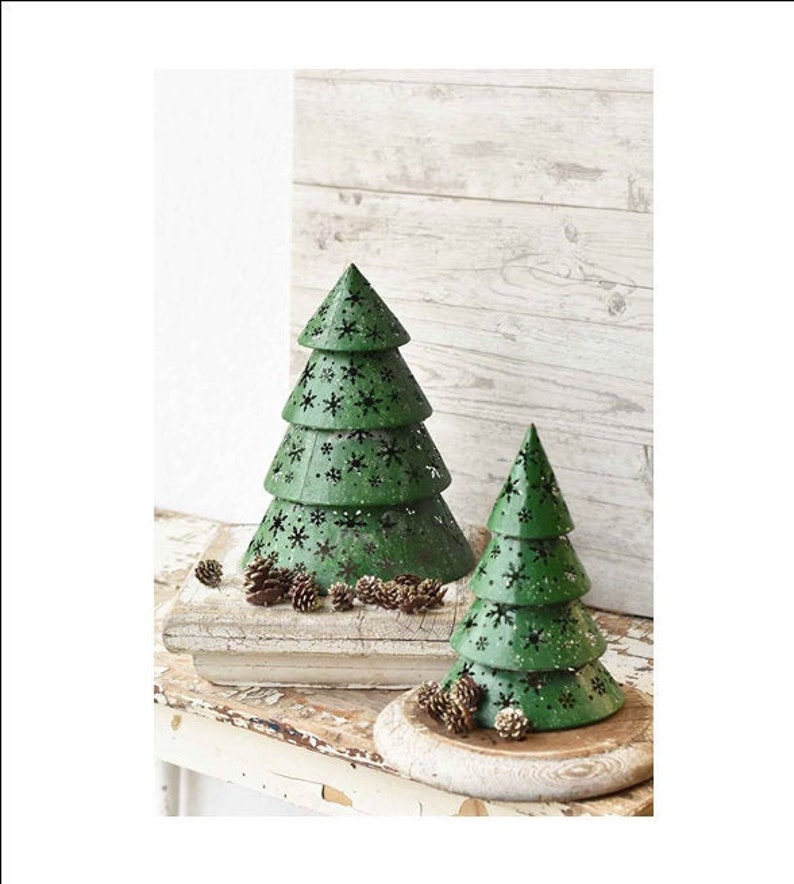 Green Metal Candlelight Holiday Tree image 1