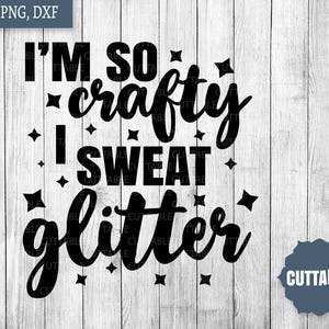 Może przedstawiać: Czarno-biały projekt graficzny z tekstem "I'm so crafty I sweat glitter".