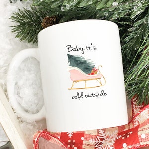 tazza di Natale personalizzata, tazza di Natale carina, tazza di Natale, regalo di Natale per lei, regalo di Natale per la fidanzata, piccola fa freddo fuori