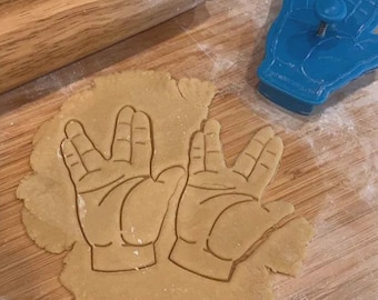 Sci-Fi Themed Homemade Shortbread Cookies – Vulcan Salute & ST Insignia in Gift Box LLAP