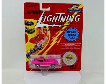 Johnny Lightning Limited Edition Pink Custom XKE, redlines, 1/64