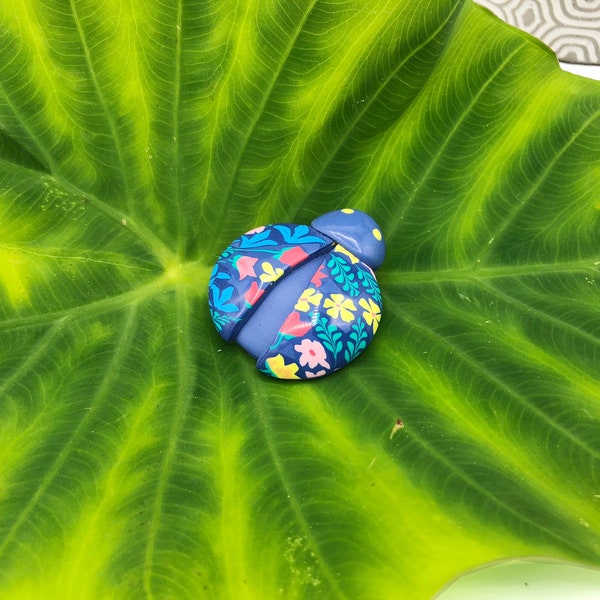 Broche coccinelle floral en pâte polymère fabriquée en France, cadeau pour femme fille