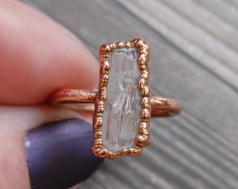 Raw Kunzite Ring/ Beautiful Kunzite Ring/ Colorless Kunzite/ Natural Copper Jewelry/ Copper Gemstone Ring/ Organic Stone Jewelry/ Size 7.75