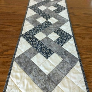 PDF pattern for interlocking squares table runner, DIGITAL Pattern