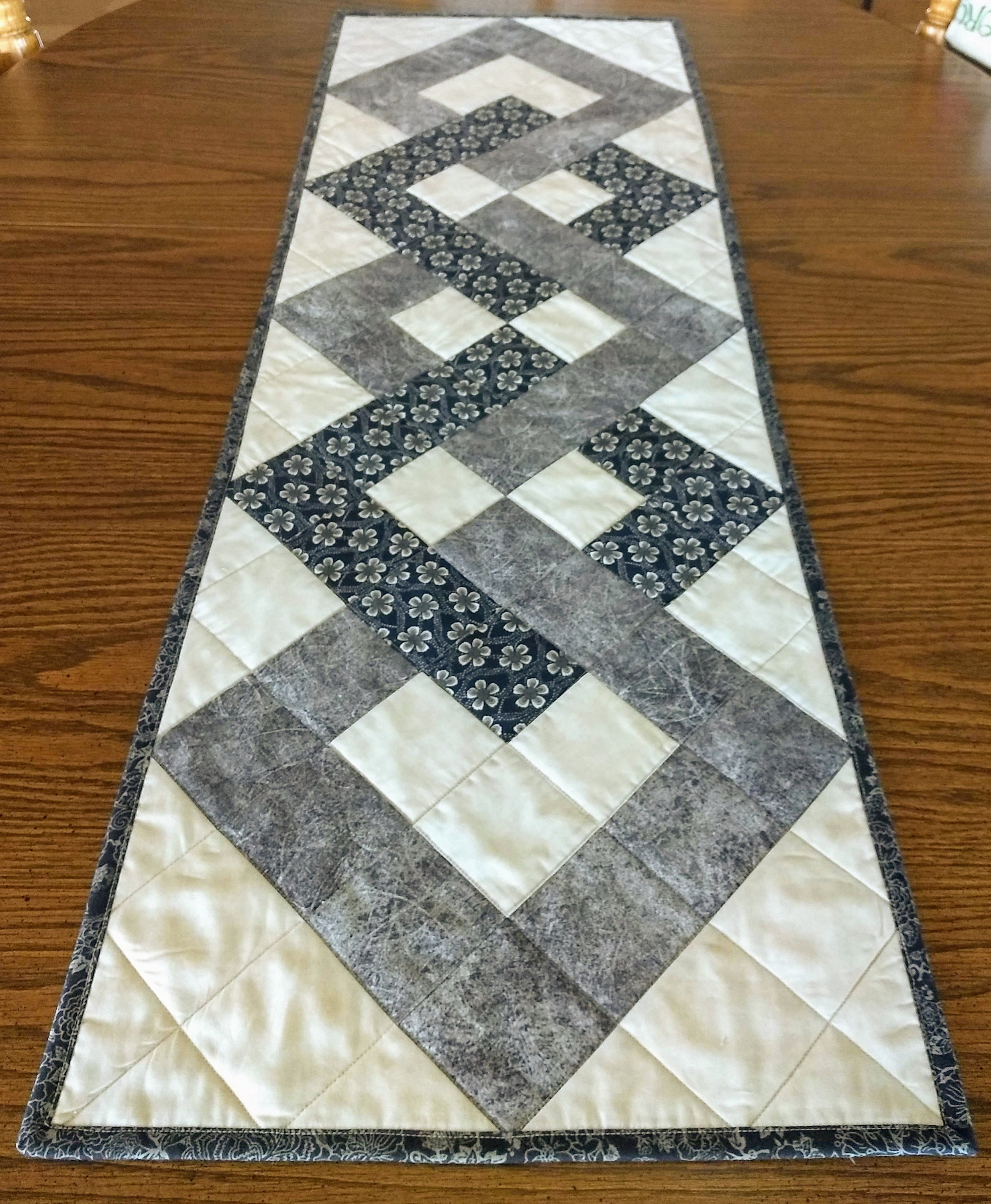 Interlocking Squares Quilt Pattern