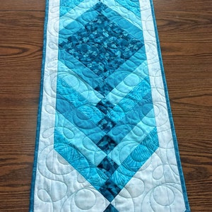 PDF pattern for Braided Strips table runner image 8