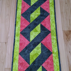 Gesteppter Tischläufer,Chartreuse und Koralle,Tischläufer mit Drehpol