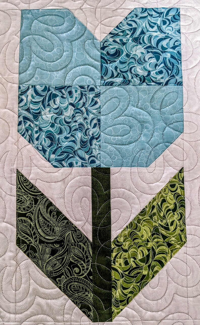 Quilted Table Topper Spring Table Topper Tulips Etsy