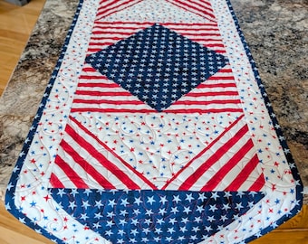 Camino de mesa rojo, blanco y azul, decoración acolchada de estrellas y rayas