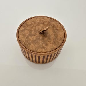 Vintage Leder Schmuckschatulle, rund, klein, 60er Jahre , Schmuckbox im Retro Stil, ideales Aufbewahrungsaccessoire