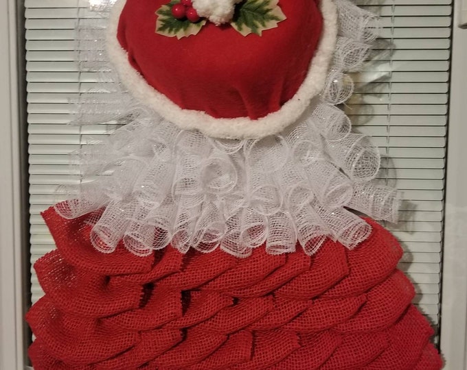 Mrs. Santa Burlap and Deco Mesh Wreath. Welcome Santa during the holidays with this cutie on your door or wall.