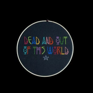 Wzór do haftu krzyżykowego „Co robimy w cieniu” – TYLKO WZÓR – Martwy i poza tym światem – efekty specjalne, wampir, gotyk, kolorowy