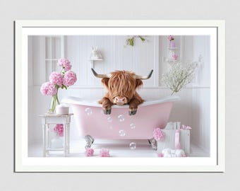 Uroczy górski krowa w różowej wannie, wydruk ścienny, uroczy wystrój zwierząt w stylu wiejskiego domu, różowe piwonie, wystrój łazienki w stylu shabby chic, pobieranie cyfrowe