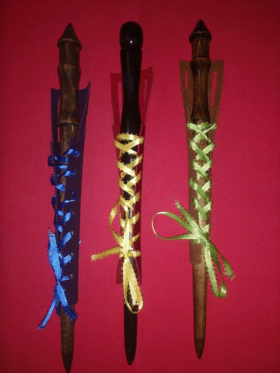 pour accrocher votre baguette /à votre ceinture Brun fonc/é disponible en plusieurs couleurs. /Étui /à baguette magique en cuir ou /à gaine rivet/é inspir/é de Harry Potter