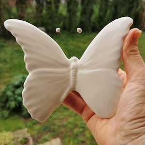 Farfalla bianca ceramica, farfalla bianca da appendere, bomboniere matrimonio, farfalla decorativa, allestimenti nozze, decorazioni bianche