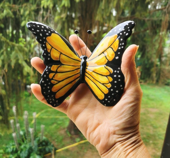 Farfalla monarca gialla da parete, farfalle decorative per il giardino,  farfalla in ceramica per la casa, decorazioni per la casa ceramica -   Italia