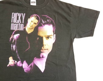Vintage 1999 Ricky Martin T Shirt size XL (W 23.5 x L 31)