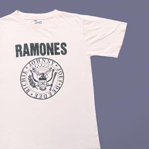 Vintage 2000's Ramones Band Logo T Shirt size S (W 18.5 x L 26)