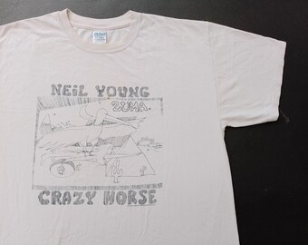 Vintage 2001 Neil Young And The Crazy Horse Zuma Album T Shirt size XL (W 24 x L 29)