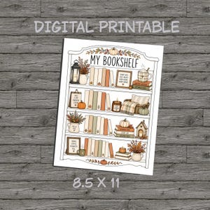 Puede incluir: Un arte mural imprimible digital que presenta una ilustración de estantería titulada MY BOOKSHELF. Los estantes contienen libros, calabazas, linternas, tazas, velas y letreros enmarcados con texto. El diseño incluye elementos decorativos otoñales.